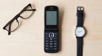 5 Best Big Screen Flip Phones for Elderly Men in 2026